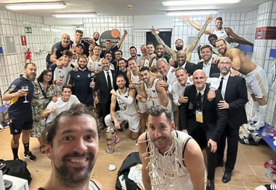 la celebración de los campeones en el vestuario