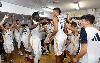 la celebración de los campeones en el vestuario