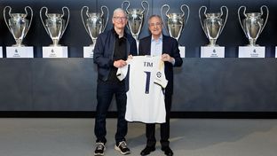 The President welcomes Tim Cook to Real Madrid Sport City