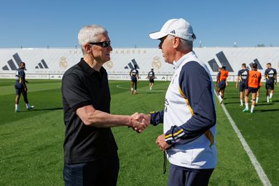 tim cook visita la ciudad real madrid