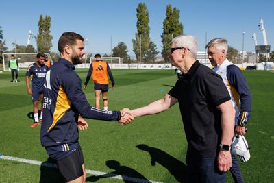 tim cook visita la ciudad real madrid