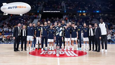 El equipo ofreció la Supercopa a los madridistas en el WiZink Center