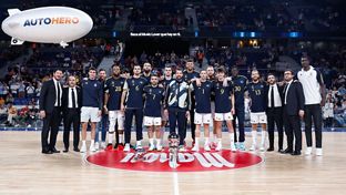 El equipo ofreció la Supercopa a los madridistas en el WiZink Center