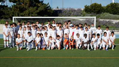 Arbeloa saludó a los participantes de un clínic de la Fundación