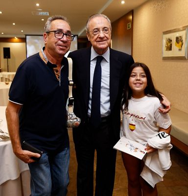 el presidente con el equipo en gerona