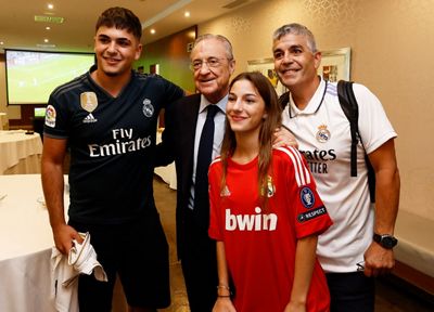 el presidente con el equipo en gerona