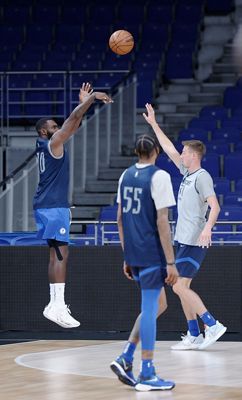 entrenamiento de los dallas mavericks en el wizink center