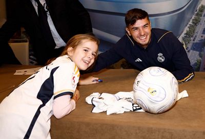 rüdiger y brahim protagonistas en la sesión de firmas en sevilla