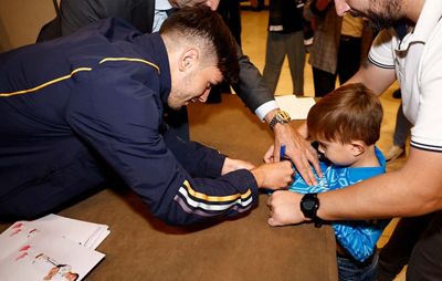 rüdiger y brahim protagonistas en la sesión de firmas en sevilla