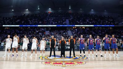A minute's silence at the WiZink Center