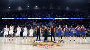 A minute's silence at the WiZink Center