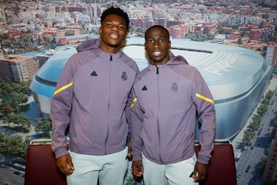 tchouameni y mendy protagonistas en la sesión de firmas en barcelona