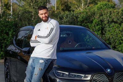 bmw españa entrega los vehículos oficiales