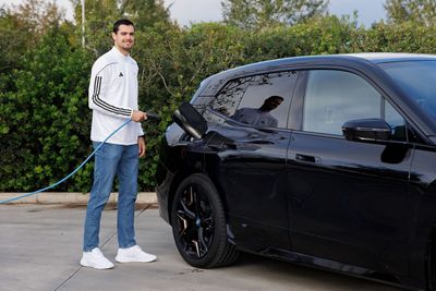 bmw españa entrega los vehículos oficiales