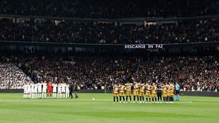 Minuto de silencio en el Santiago Bernabéu