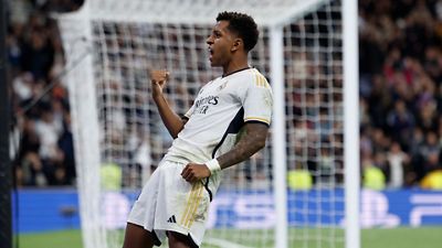 El doblete de Rodrygo: marca con la derecha y luego con la izquierda