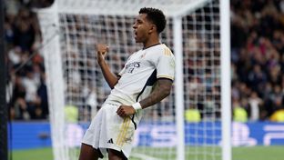 El doblete de Rodrygo: marca con la derecha y luego con la izquierda