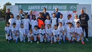 Arbeloa visitó la escuela de la Fundación en San Fernando con Exolum