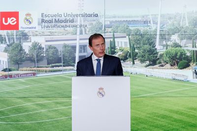 ancelotti en el inicio del curso 2023/24 de la escuela universitaria real madrid universidad europea