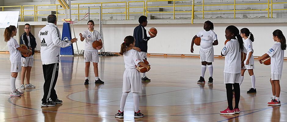Escuela sociodeportiva de la Fundación Real Madrid en Manique