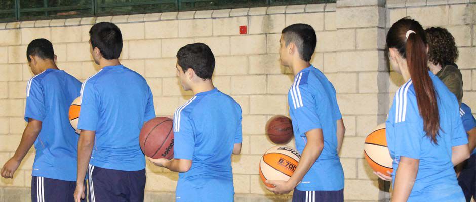 مشروع في مراكز ودور إيواء الأطفال ' عذراء بالبانيرا' 