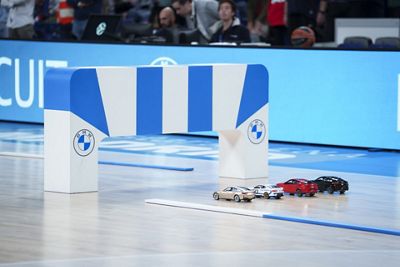 Participa en una carrera BMW muy electrizante en el Movistar Arena