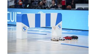 Participa en una carrera BMW muy electrizante en el Movistar Arena