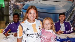 Valverde and Tchouameni lead the autograph signing session in Barcelona