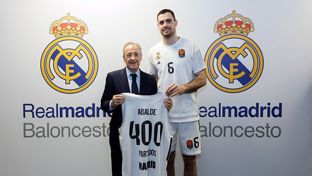 Abalde, 400 matchs avec le Real Madrid