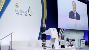 Real Madrid will present the gold and gold and diamond insignias today