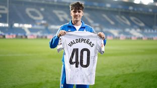 Valdepeñas makes his Real Madrid debut in an official match: "I'm going to frame this shirt so I can look at it every day"