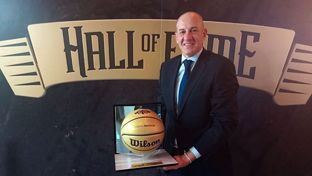 Alberto Herreros, en el Salón de la Fama del baloncesto español