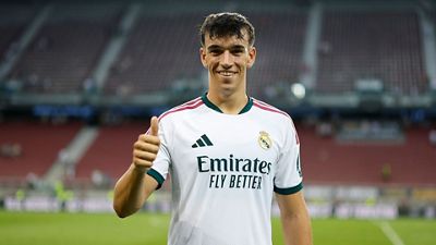 Carlos Espí, tras su primer partido: “Es algo único y estoy muy contento”
