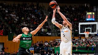 73-101: استعراض للمتصدر في بادالونا