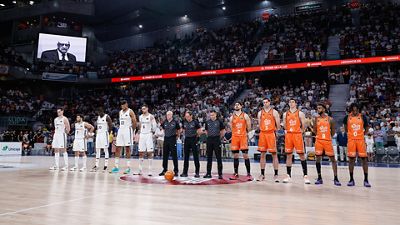 A minute's silence at the Movistar Arena