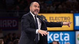 Chus Mateo: “It was a tough game but we reacted in time”