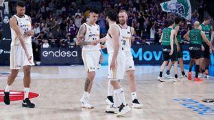 95-92: Deck once again decides the game with a three-pointer in the final seconds