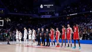Minuto de silencio en el Movistar Arena