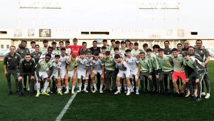 Bellingham felicitó al Juvenil A por su clasificación para los cuartos de la Youth League