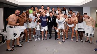Brady felicitó a los jugadores por la victoria