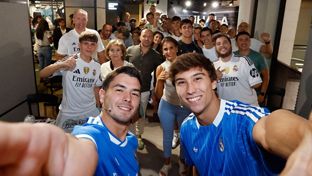 Brahim y Gonzalo participan en un encuentro exclusivo con socios y Madridistas Premium en la Tienda adidas Gran Vía