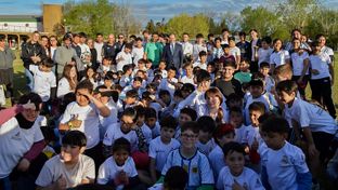 Butragueño visite l'école socio-sportive Alfredo Di Stéfano en Argentine