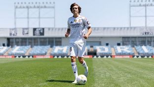 Carreras posa con la camiseta del Real Madrid