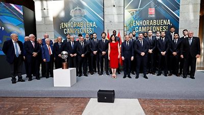 Check out the family photo taken at the Comunidad de Madrid