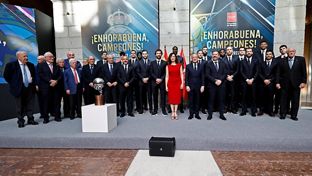 Check out the family photo taken at the Comunidad de Madrid