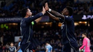 1-2: A cuartos de la Champions con doblete de Vini Jr.