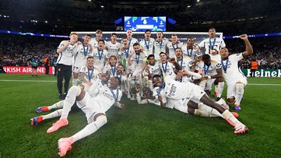 'في قلب الخامس عشر': الاحتفال على أرض الملعب 