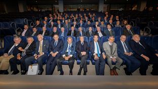 El presidente, con el Club de los 100