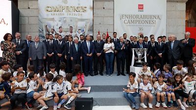 Picture of the group at the Comunidad de Madrid