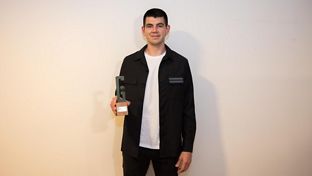 Deck scoops Gigante del Año award